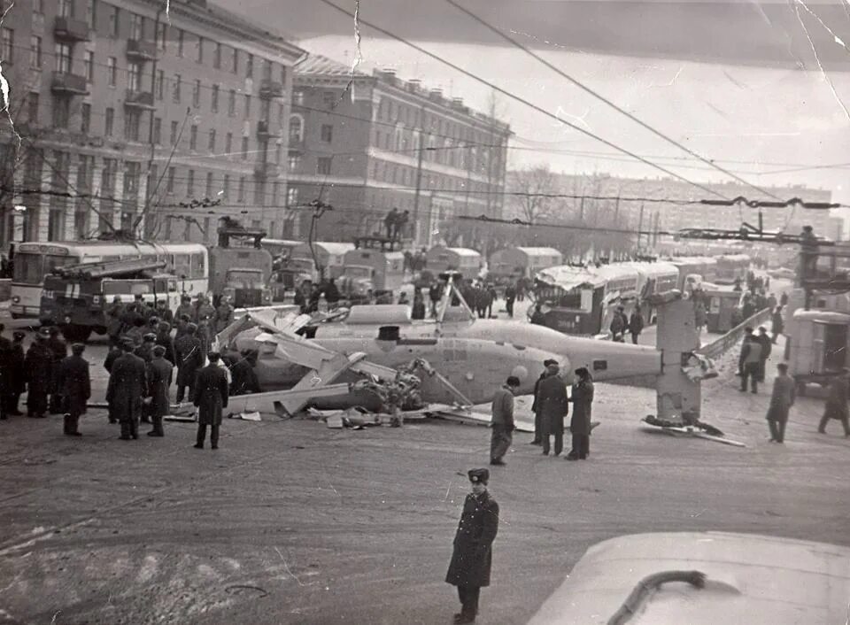 20 апреля 1980 года. Крушение вертолёта ка-27 в Казани. Крушение вертолета в Казани 1980 ка 27. Казань 1980. Казань 26 ноября 1980 года вертолёт.