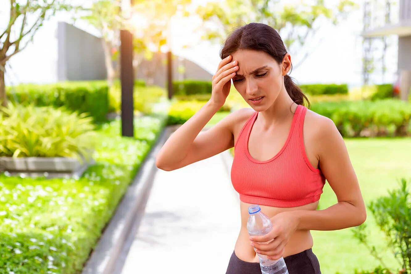 Выпадение волос от стресса. Фото как лежят пот капиничай. Бессонница на нервной почве. Как стресс влияет на организм человека. На нервной почве поднимается температура у взрослого.