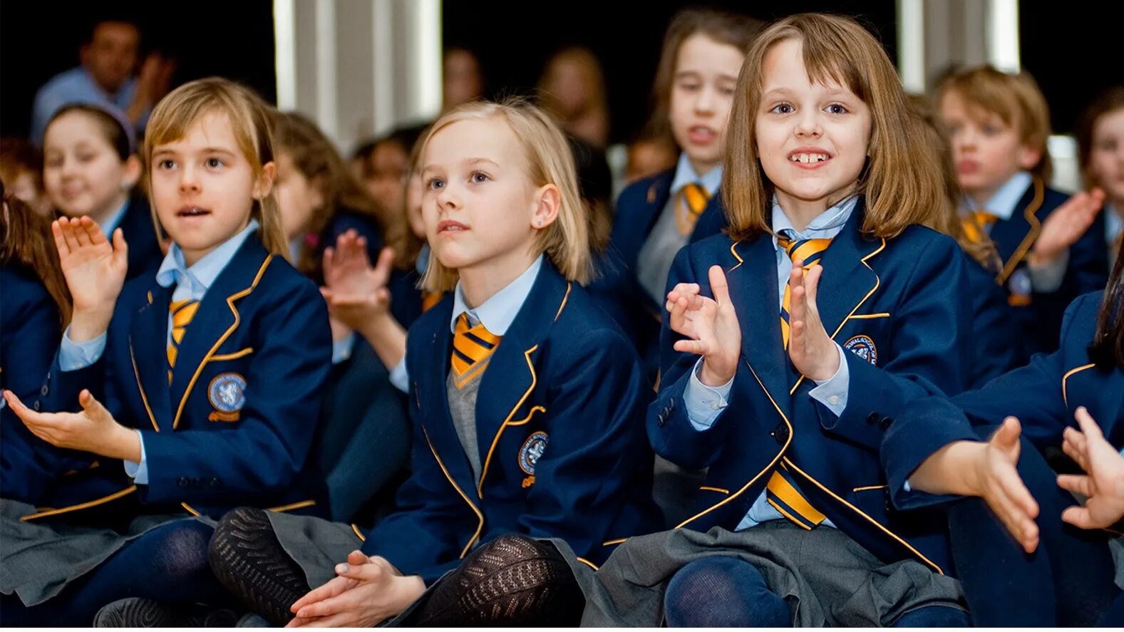 Children in britain school. Школьники Британии. Школы для девочек в Великобритании. Ученики Великобритании. Начальное образование в Великобритании.