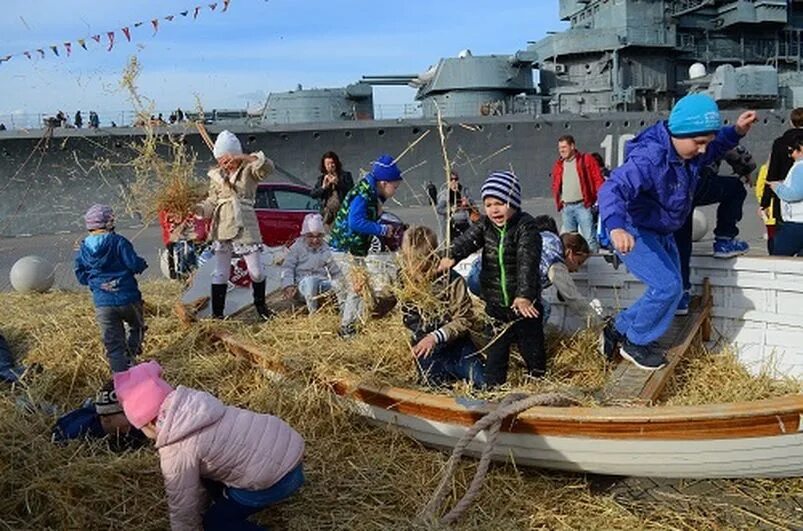 Хамса новороссийск. Фестиваль хамсы в Новороссийске. Праздник хамсы в Новороссийске. Хамса фест. Хамса фест Новороссийск 2022.