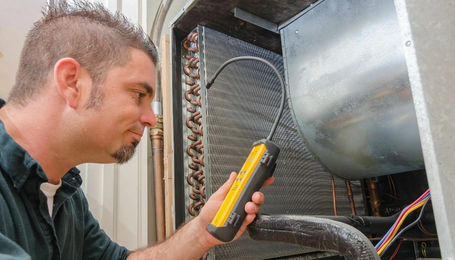 Поиск и устранение утечки фреона. Air Conditioner Refrigerant leak. Freon leak Detector. Течеискатель Mastercool фреон. Кондиционер неприятный запах