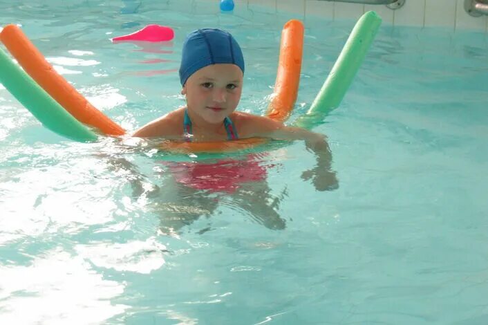 Фраза про адаптивное плавание. Адаптивное плавание для детей. Дети инвалиды плавание. Бассейн для детей с ограниченными возможностями. Адаптивное купание.