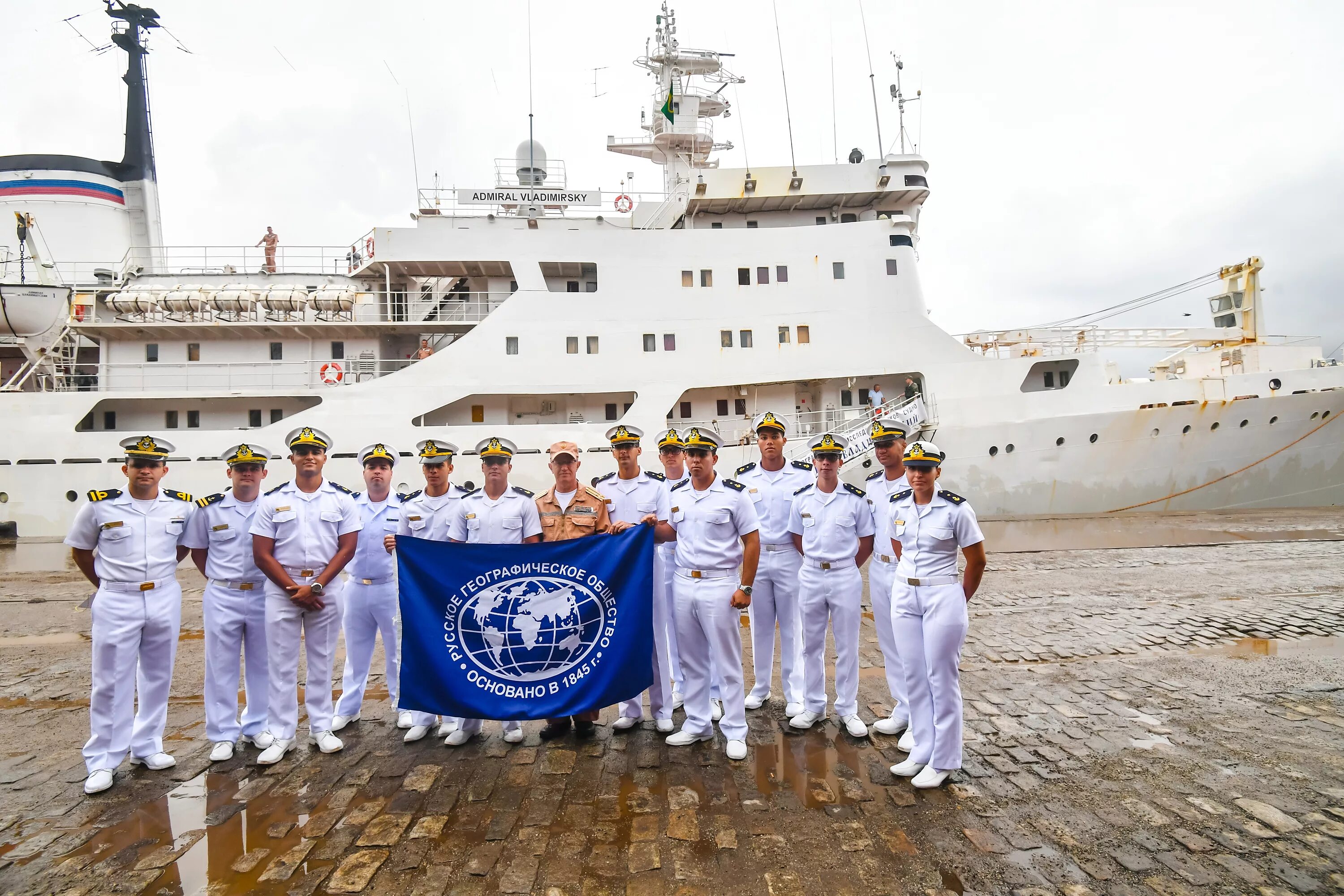 Военно морской экспедиция. Адмирал Владимирский корабль Кронштадт. ОИС Адмирал Владимирский. ОИС Адмирал Владимирский Капитан. Океанографическое судно Адмирал Владимирский.