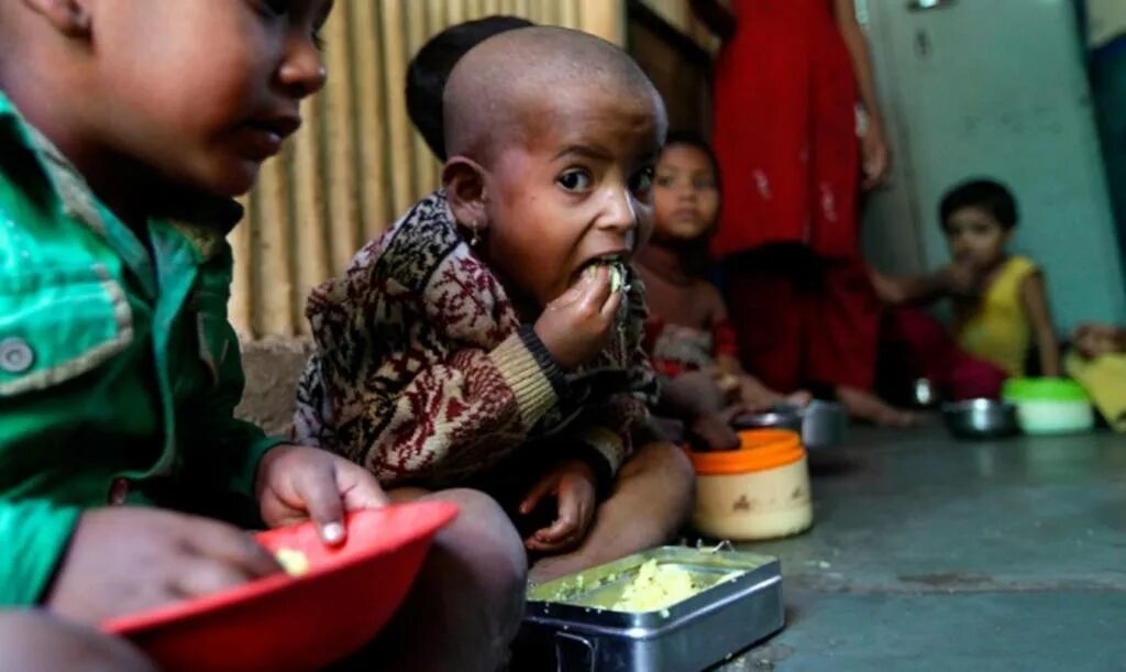 Голод и нищета. Бедные африканские дети. Африканские дети голодают.