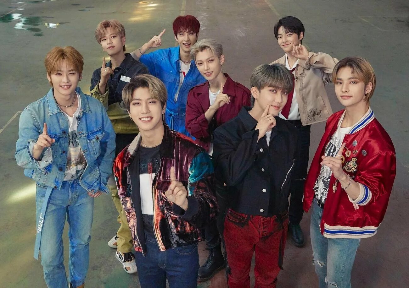 Стрей кидс какие девушки. Stray kids максидент. Стрей кидс какие девушки. Стрэй кэтс корейская группа. Группа stray kids 2021.