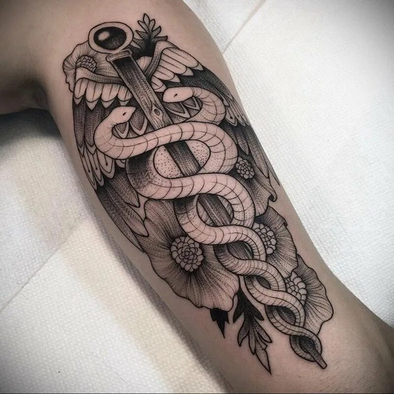 Татуировки медицинские посох асклепия. Жезл асклепия тату. Жезл меркурия кадуцей тату. Кадуцей меркурия. Посох асклепия символ медицины.