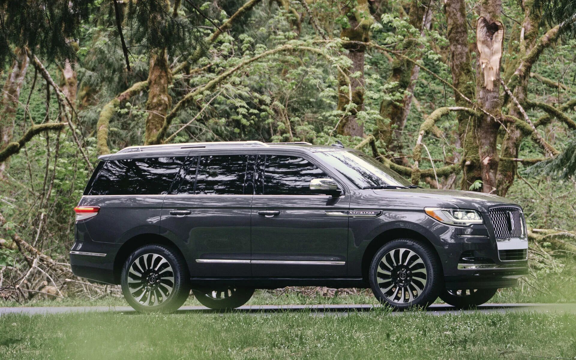 Линкольн навигатор 2025. Lincoln navigator 2025. lincoln navigator 2025 red. линкольн навигатор 2025 вес.