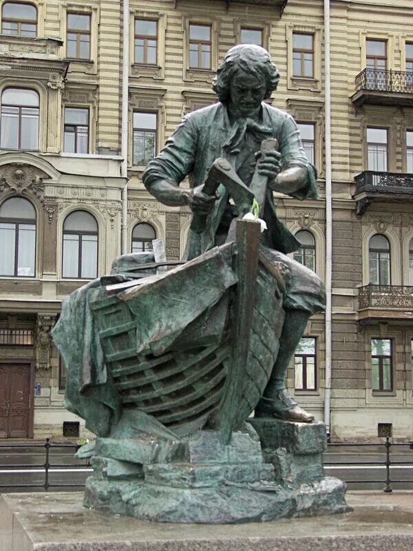 Памятник плотнику в санкт петербурге. Памятник петру 1 царь-плотник петербург. памятник петру плотнику на адмиралтейской набережной. спб памятник петру 1 на адмиралтейской набережной. петр плотник памятник в спб.
