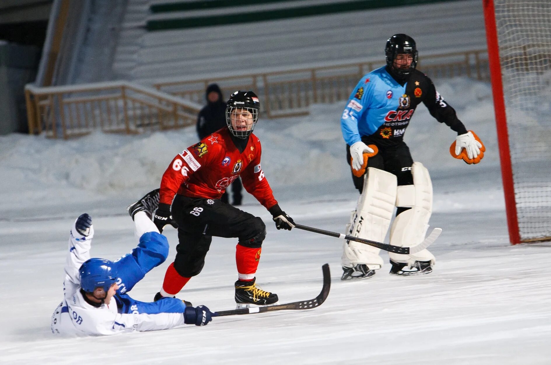 нефтяник динамо москва