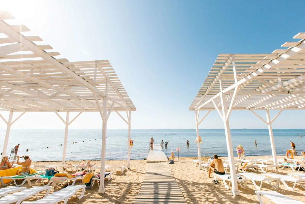 Лучший пляж 2022. Лучший пляж 2022. Пляж грейс бей. Сочи пляж лето 2022. Дагестан манас санаторий каспий.