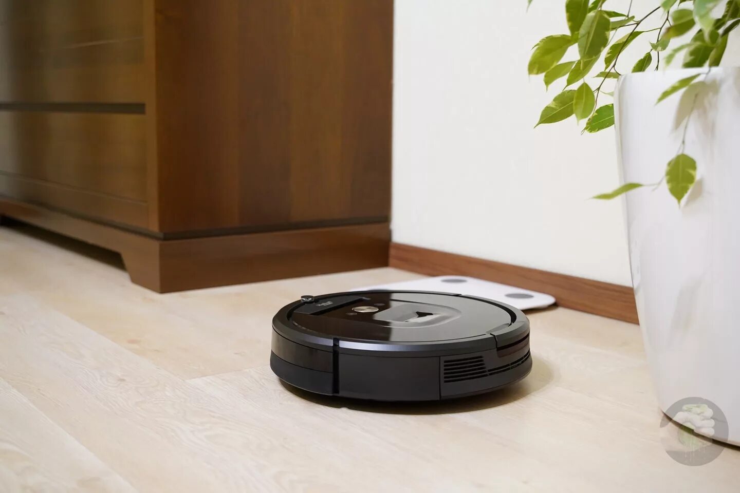 Каким должен быть хороший робот пылесос. Irobot roomba 981. робот пылесос 2025. irobot пылесос с влажной уборкой. топ роботов пылесосов.