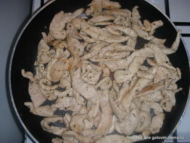 Бефстроганов из курицы на сковороде. Бефстроганов из курицы на сковороде