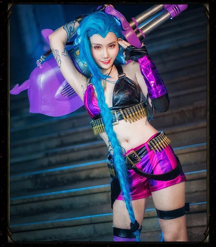 Jinx cosplay. Джинкс аркейн косплей. Косплей Джинкс из League of Legends. Джинкс аркейн костюм.