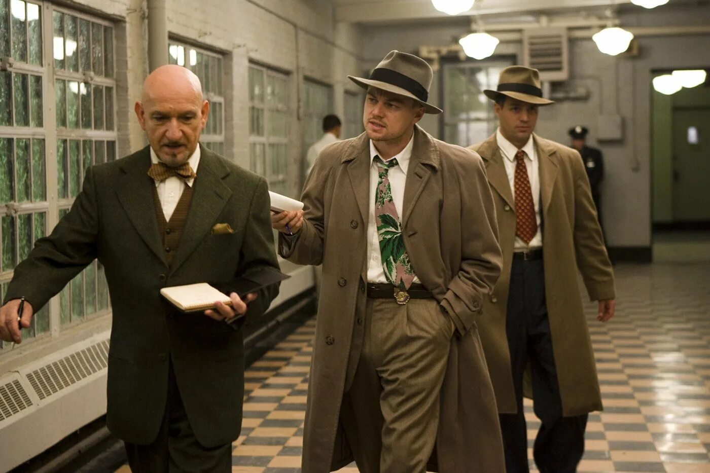 Shutter island. Бен кингсли остров проклятых. мартин скорсезе остров проклятых. ди каприо в фильме остров проклятых. остров проклятых  shutter island (2010).
