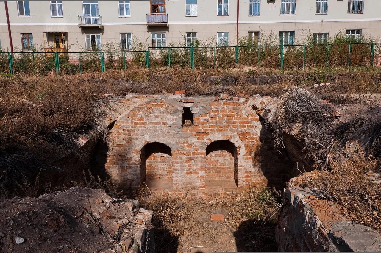 Закопанный новосибирск. Старые здания откопанные. Музей врубеля омск раскопки. Закопанный новосибирск. Политехнический музей засыпанный этаж.
