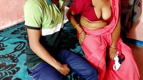 Watch Sapna Aunty Ke Bobbe Chuskar Maza Liya Kaam Karne Ke Baad Hindi Me vi...