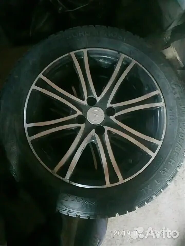 Заводская резина geely mk cross. Штатная резина мк кросс. Geely mk диск колеса. Диски r16 geely mk cross. Диски r16 geely mk cross.