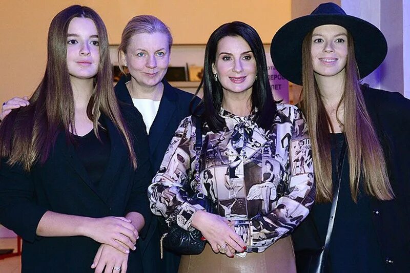 What a good boy. TV presenter Catherine Strizhenova shared the photo with the ch