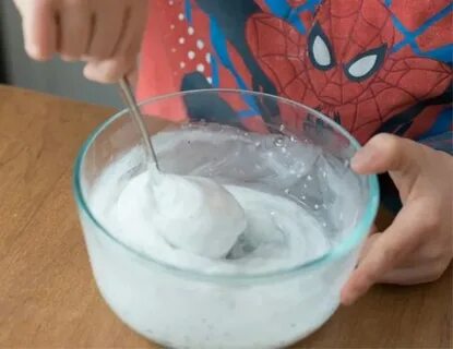 Слайм из крахмала и клея