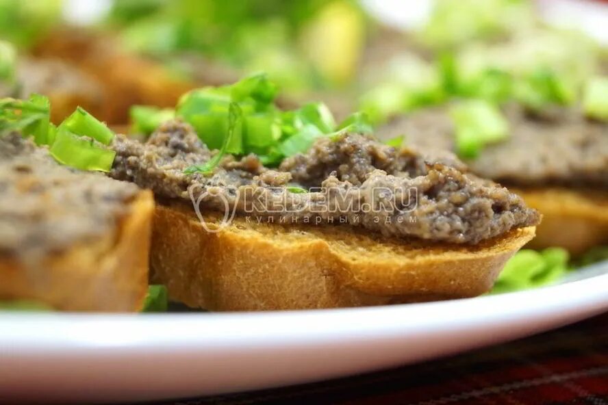 Паштет с грибами куриный рецепты. Печёночный паштет из куриной печени с грибами. паштет из печени с грибами. паштет с грибами и куриной печенью. куриный паштет с грибами.