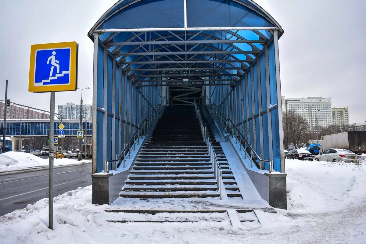 Пешеходный переход наземный надземный подземный. Большие переходы. Пешеход на дороге. Пешеходный переход. Пешеходная дорога.