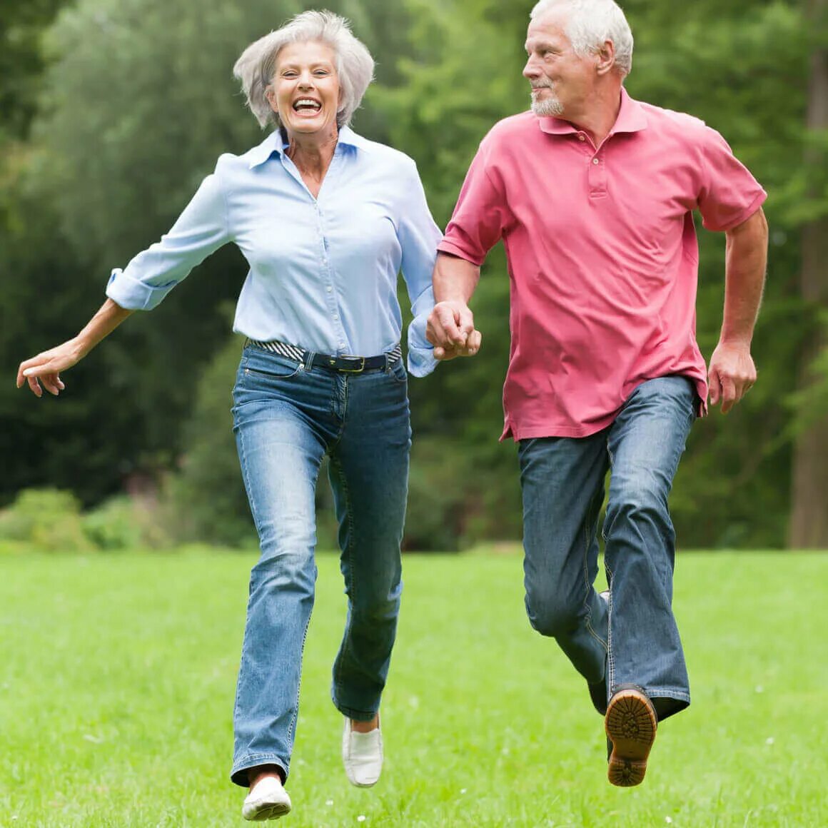 Молодое долголетие. Пожилые люди. Счастливые пожилые люди. Пенсионеры. Счастливые пенсионеры.