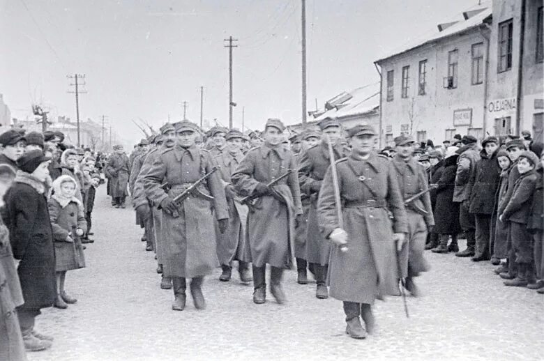 Освобождение польши 1944 люблин. Войско польское 1945. Войска польского варшава. Освобождение варшавы 1945. Советская армия в польше 1944.