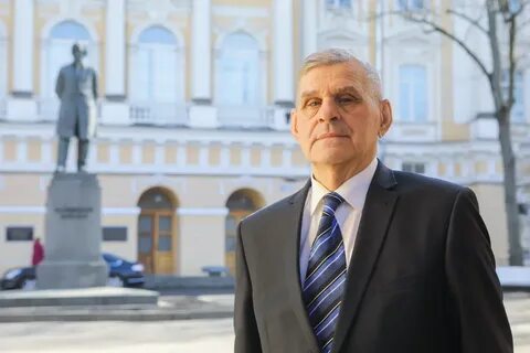 Председатель института