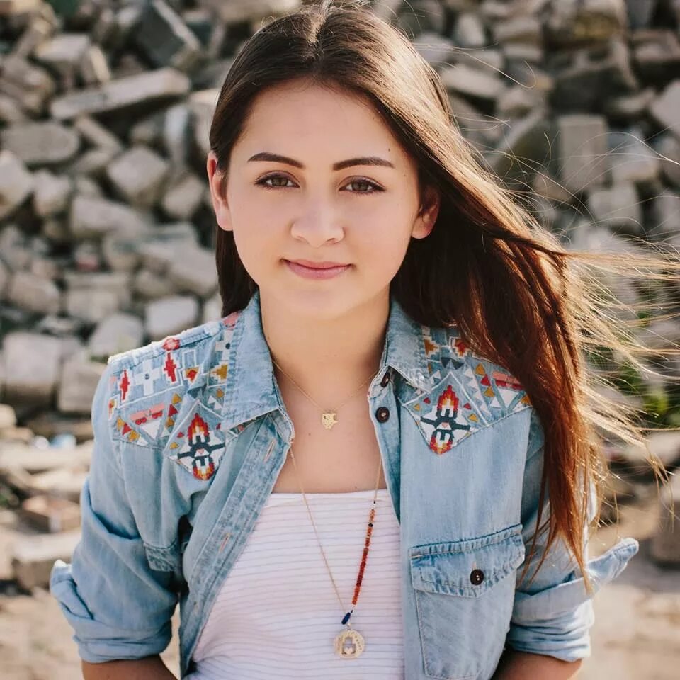 Томпсон песня. Жасмин томпсон л. Томпсон певица. Ali thomson the last rodeo. Ali thomson - the last rodeo - 2022.