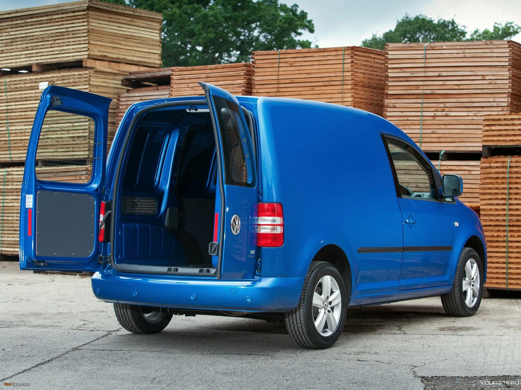 Каблучки перевозки. Citroen nemo 2007. Машина каблучок peugeot partner. Фольксваген кадди фургон. Ситроен берлинго коммерческий фургон.