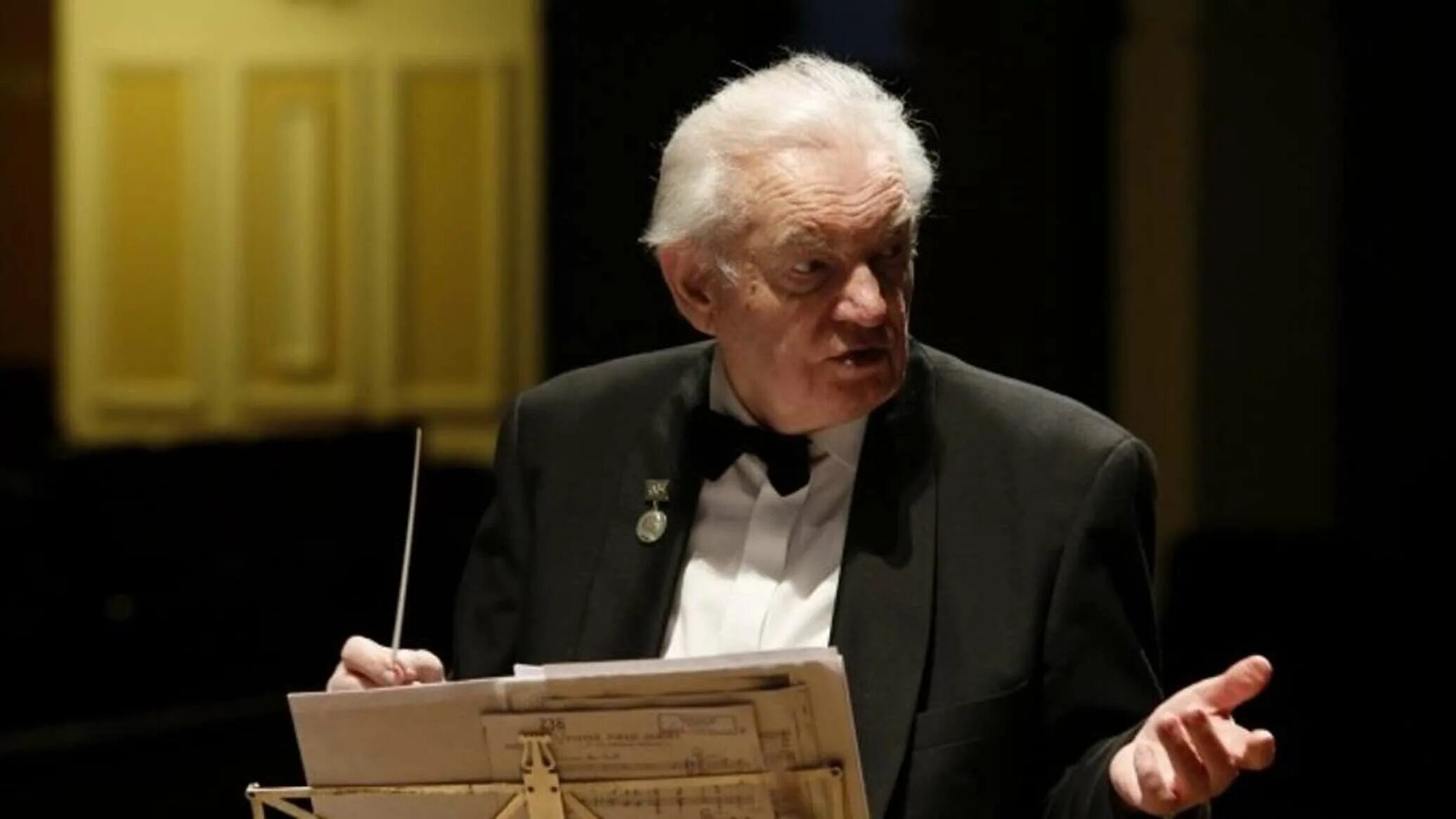 Шестаков дирижер. Туган таймуразович сохиев. Режиссер рождественский геннадий. Марис янсонс гусли. Дирижер уходит.