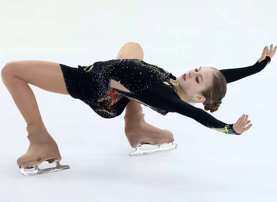 Каскад в фигурном катании. Трусова в прыжке. сальхов в фигурном катании на полу.