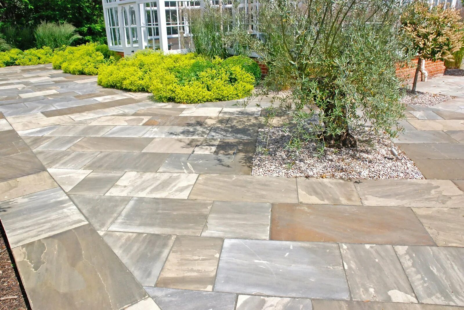 Габбро мощение. Плитка мощенная. Плитка мощенная. Красивые дорожки из брусчатки. Мощение дорожек в парке.