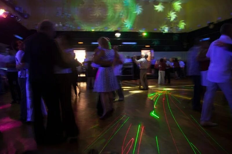 Вечеринка для тех кому за 40. Клуб кому за 30 петербург. Вечеринка для тех кому за 40. Клуб за 30. Клуб кому за 30 петербург.