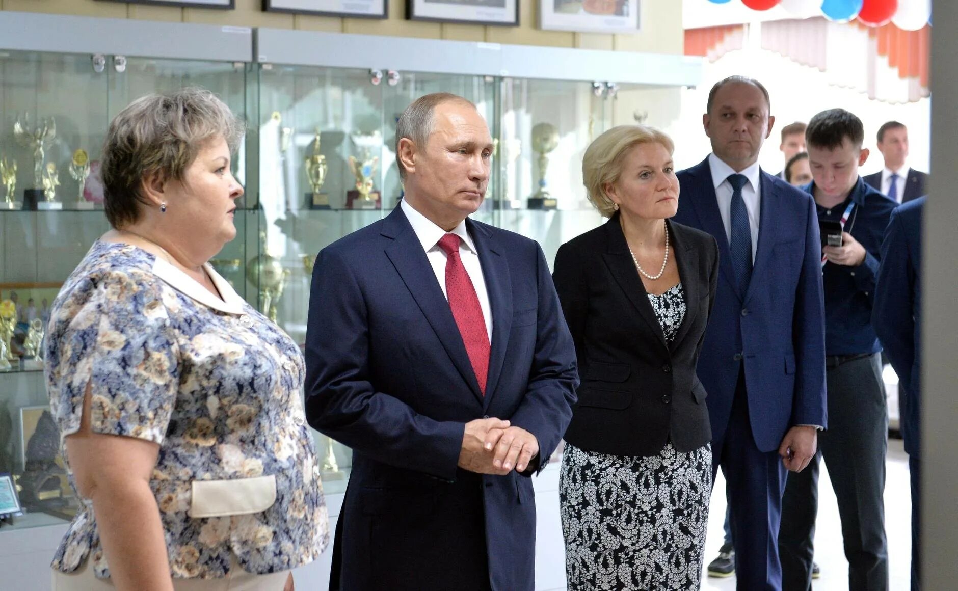 Сайт гимназии 2 владивосток. Лучшие гимназии владивостока. Сайт гимназии 2 владивосток. Директор гимназии 2 владивосток. Гимназия 2 нижневартовск.