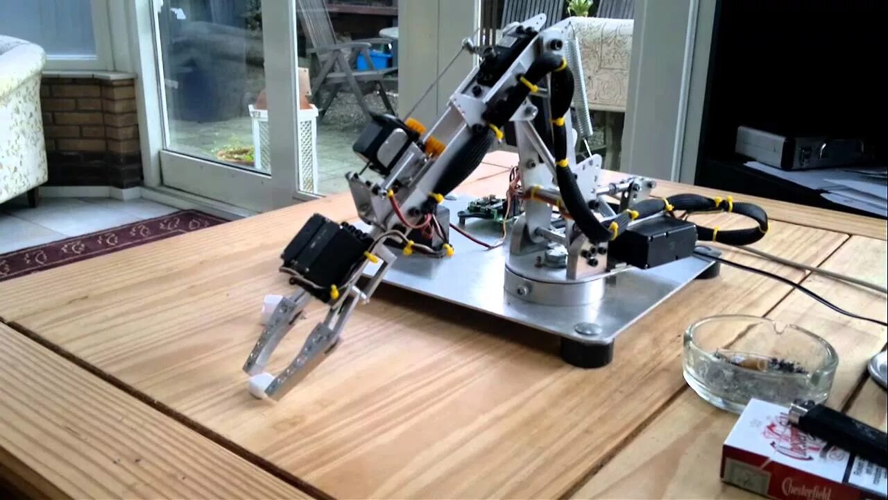 Robot diy. Servo robot arm arduino. robotic arm diy. робот ездеющий по столу с камерой.