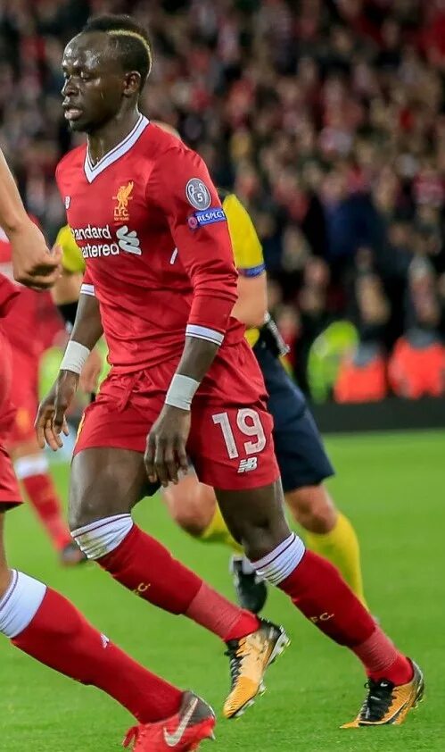 Садио мане где играет. Садио мане саутгемптон. садио мане девушка. sadio mane rasm.
