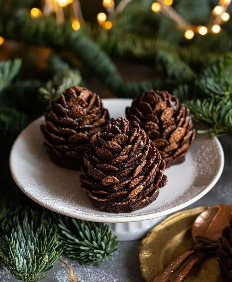 Кедровый грильяж сибирский кедр. Эко фабрика сибирский кедр. Конфеты грильяж кедровый сибирский кедр. Кедровый грильяж сибирский кедр с сосновой шишкой. Варенье из сосновых шишек с кедровыми орешками.