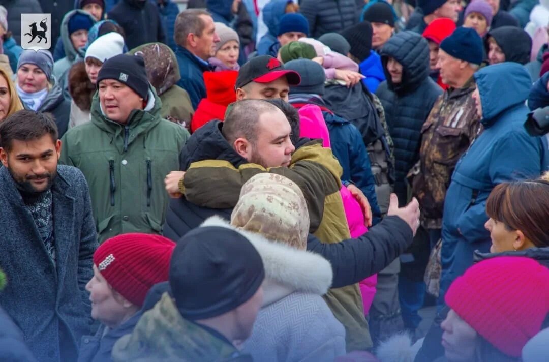 Россия проводит мобилизацию. Провожают мобилизованных. Салехард мобилизованные. В Салехарде проводили мобилизованных. Проводы мобилизованных в Салехарде.