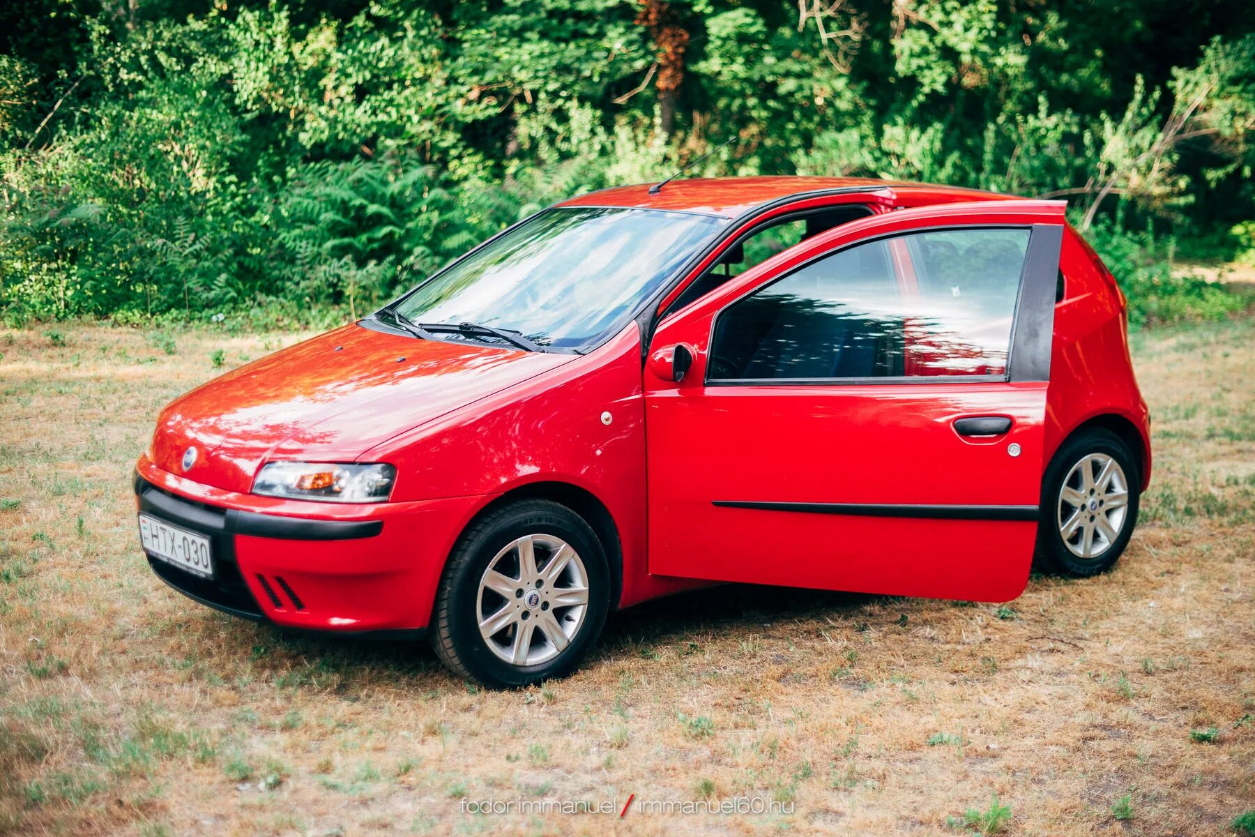 Fiat grande punto 2006. Фиат 2 литра. Фиат микро. Фиат пунто 5. Машина фиат браво.