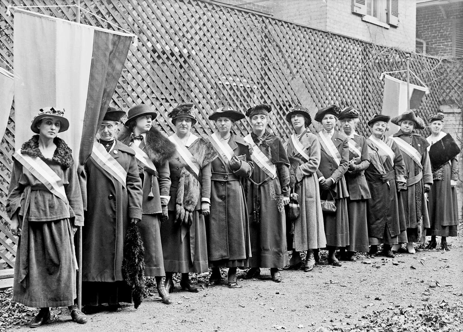 Мода после революции. Женщины 1917. мода после революции 1917. женская мода 1917. женщины в 1917 одежда.