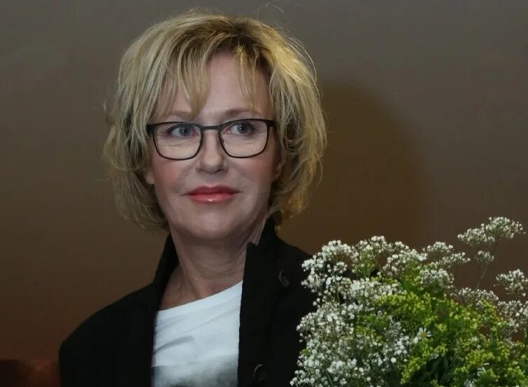Предпоследняя инстанция - "Цепляет, завораживает и не отпускает с первых минут..