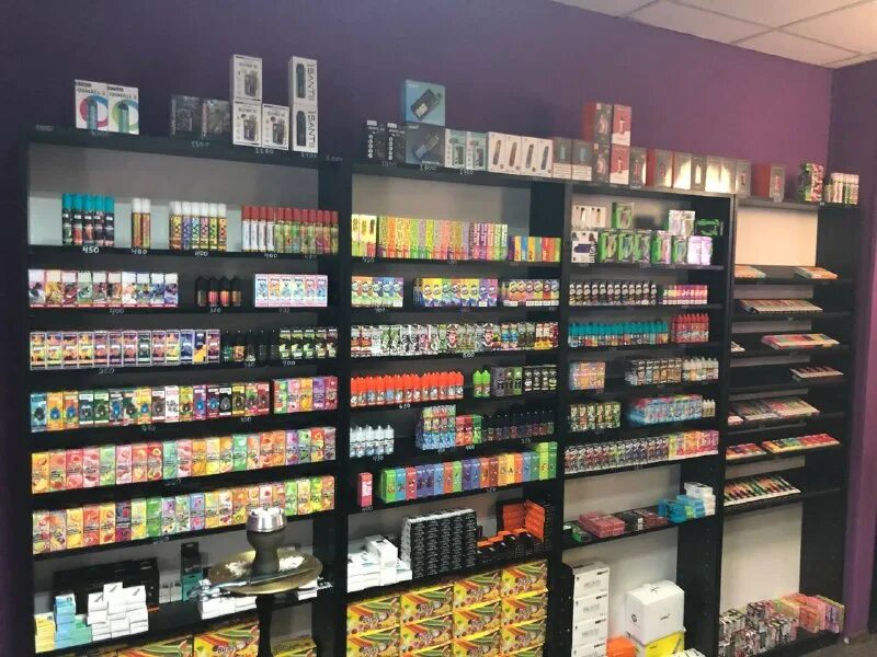 Vape shop вейп. коннор улан удэ вейп шоп. павильон в тц вейпшоп. вейп шоп 1730 барнаул балтийская вейп джой. продавец вейпа.