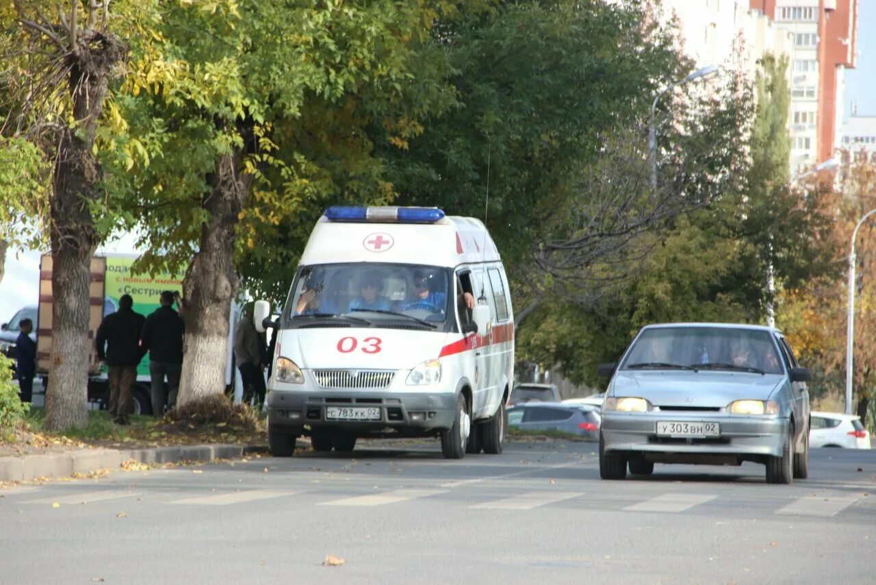 В уфе нашли двух. Северная Осетия люди на улицах. Уфа женщина выбросилась из окна. В Уфе выпал мальчик на Комсомольской 163 его фотографии. Даркамон 163 брошенные Самары.