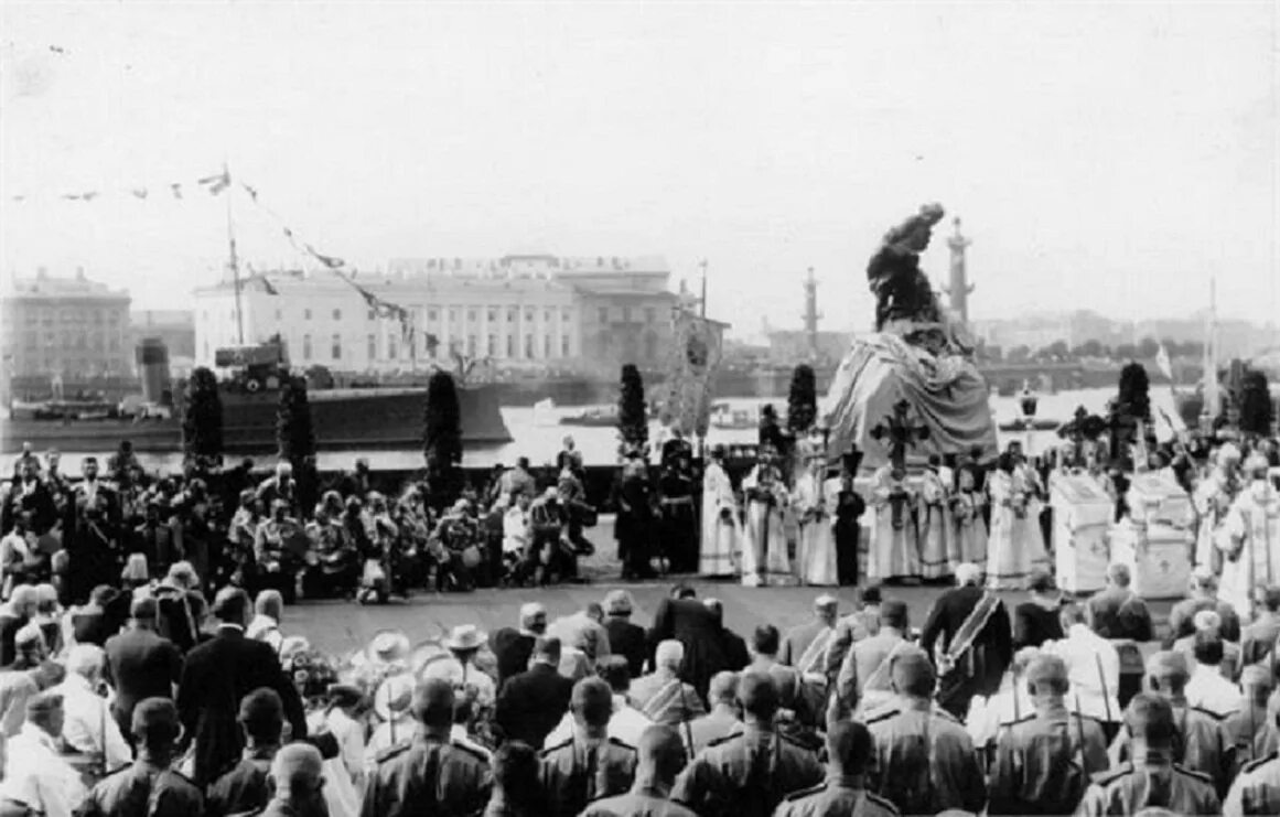 1909 год в петербурге. Памятник александру 3 на знаменской площади. Памятник александру 3 трубецкой. Знаменская площадь памятник александру 3. Петербург знаменская площадь.