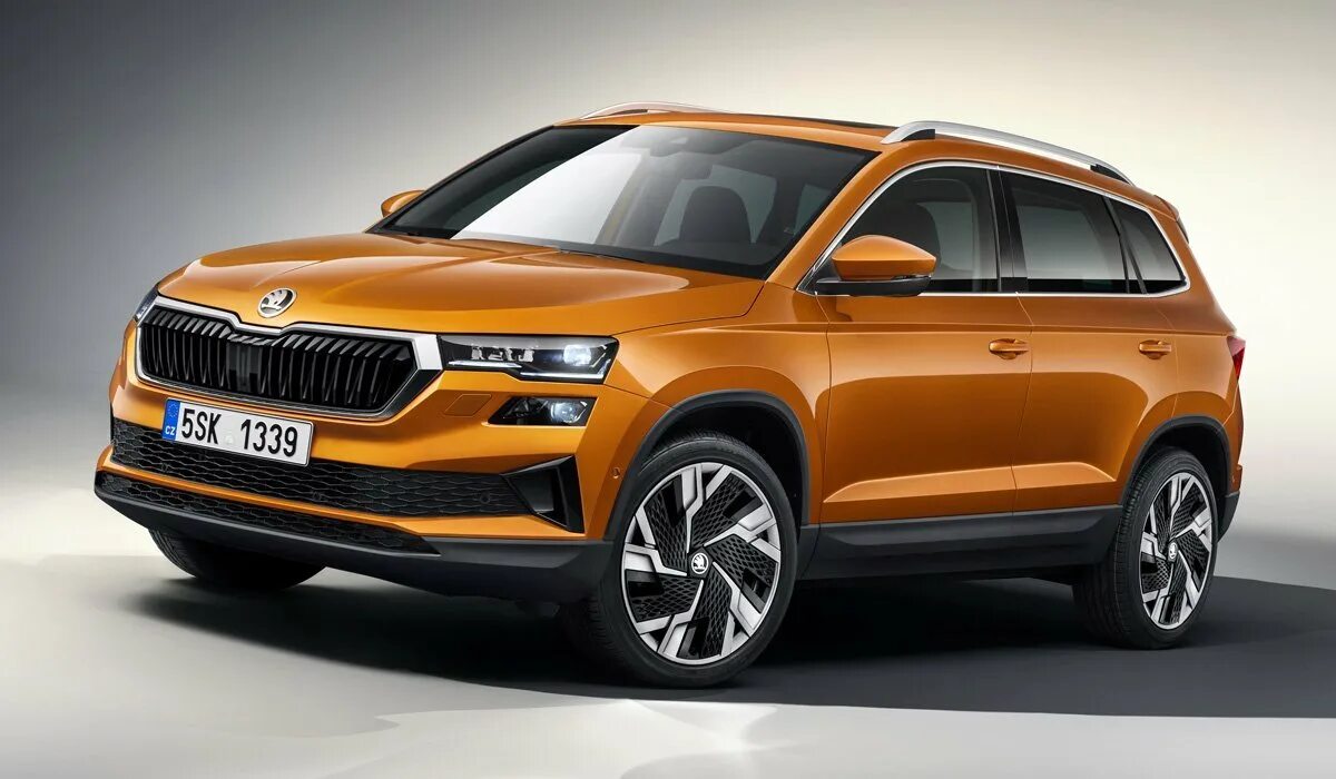 Новый кузов 2022 шкода. Skoda karoq 2021. Skoda karoq 4x4 2021. Шкода карок новый кузов. Шкода карок 2023.