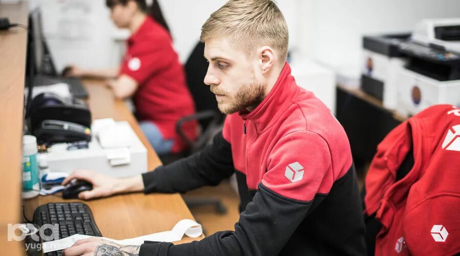 Dpd оператор. Диспетчер dpd. dpd курьер. форма dpd. оператор терминала.
