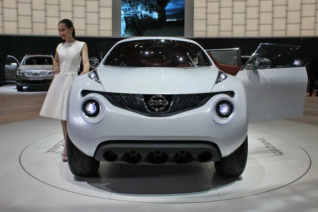 Nissan qazana и Nissan Juke. Ниссан Джук новый в Японии. Ниссан Жук чей производитель. Nissan Juke 1980.