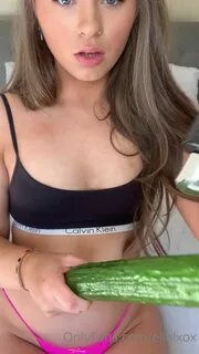 Ellalxox onlyfans squirt masturbation.