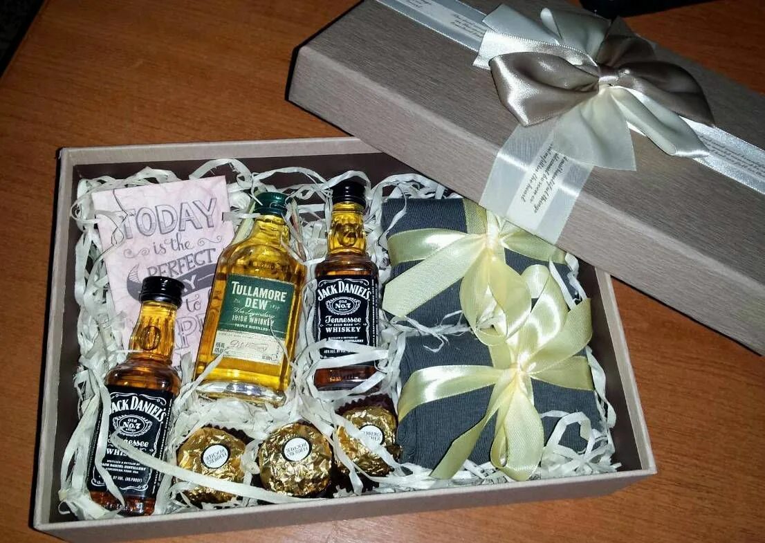 Идеи подарков на 23 зятю. Набор стаканов с подстаканниками. Прикольные подарки для мужчин. Коробка для мужчины с подарками. Прикольный подарок зятю на 23 февраля.